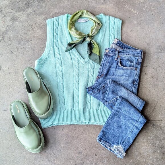 Vintage Monarch Knits Pastel Mint V-Neck Cable Knit Sweater Vest size 42 - Picture 1 of 7